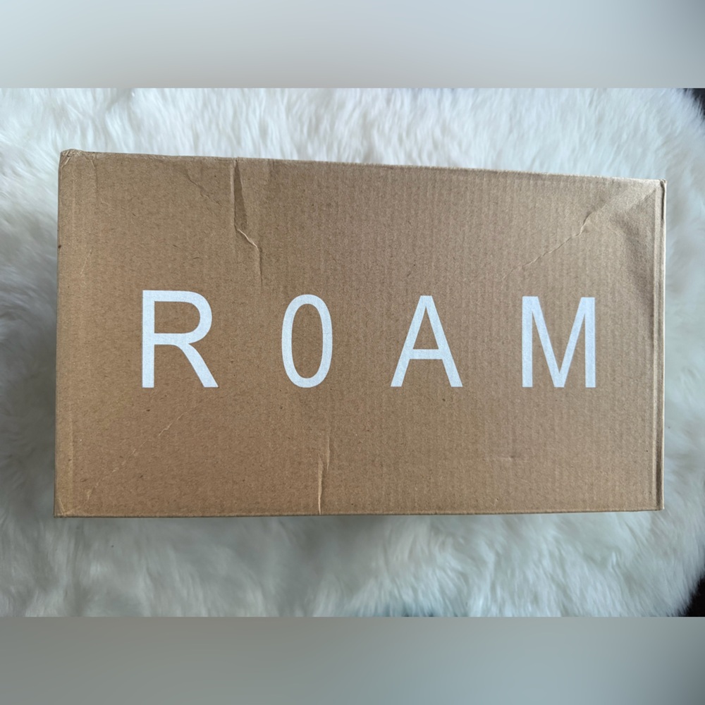 New! ROAM Colorful Plush Slide Slippers - Picture 4 of 5